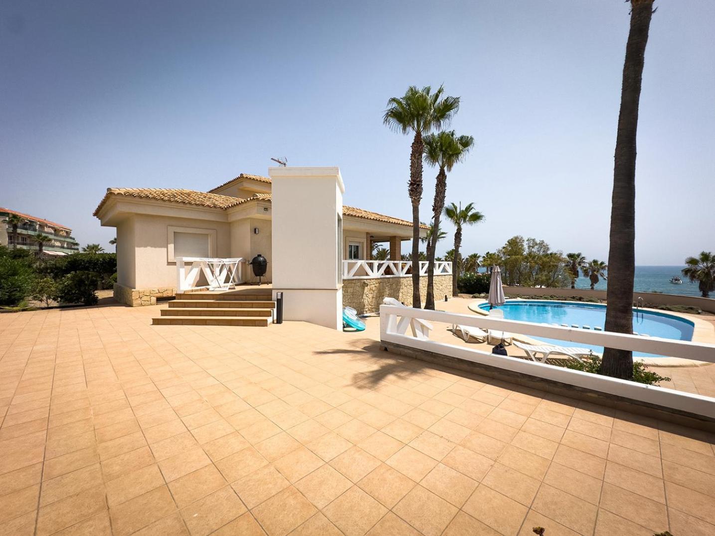 Frontline Beach Villa Orihuela Exterior foto